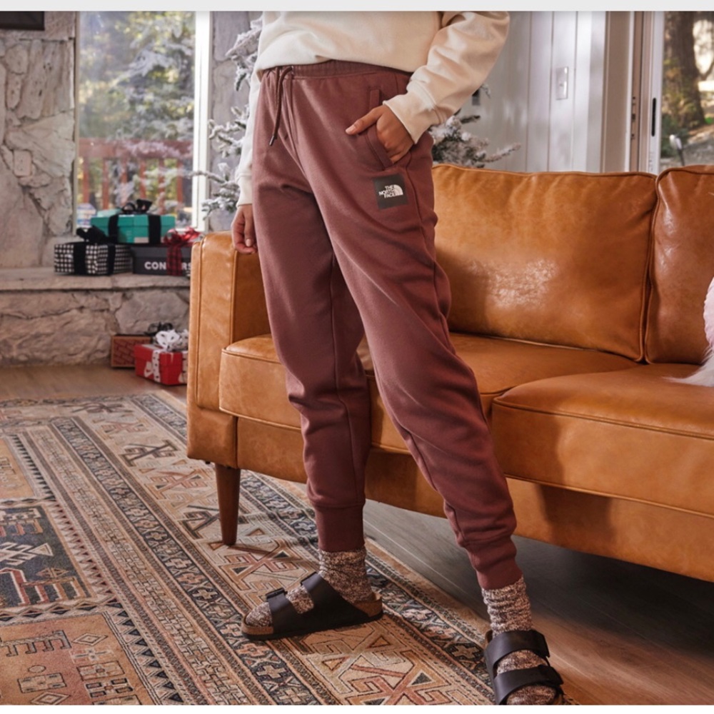 THE NORTH FACE Box NSE Womens Joggers. Brand new, never worn. Tags still on.